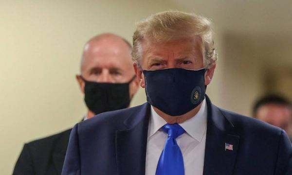 Trump aparece pela primeira vez em público usando máscara