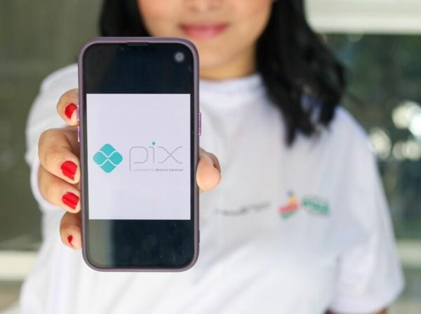 Seduc é a primeira instituição pública do Nordeste a utilizar o pix para pagar bolsas a estudantes