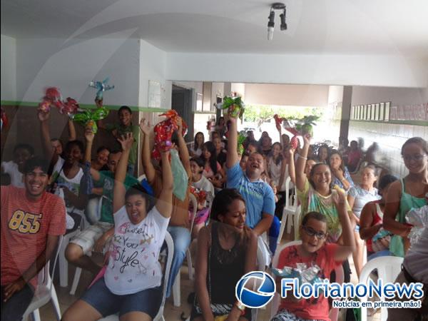 Cacau show doa ovos de P&aacute;scoa &agrave; APAE de Floriano.(Imagem:FlorianoNews)