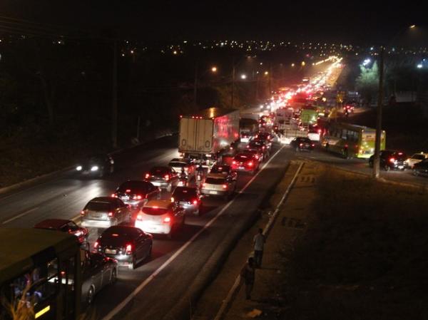 Acidente na BR-343 causa grande congestionamento em Teresina