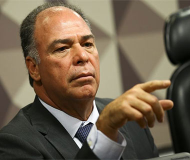 PF mira líder do governo Bolsonaro no Senado e faz buscas no Congresso