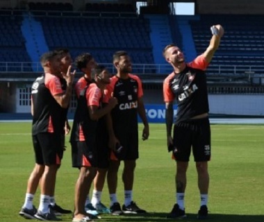Técnico vê Sul-Americana como chance de consolidar grandeza do Atlético-PR