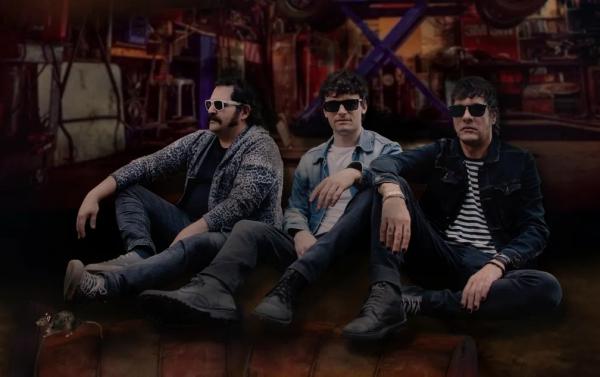 Trio Os Roucos fala a língua do rock no pulso do álbum "Movimento contínuo"