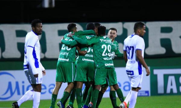 Chapecoense derrota Avaí no retorno do Catarinense