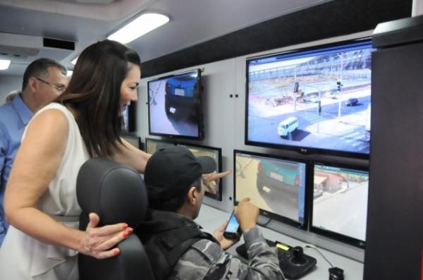 Governadora inaugura sistema de monitoramento na Vila Jerusalém