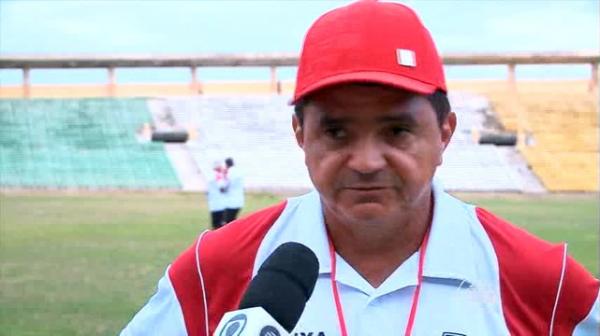 Com Esquerdinha entregue ao departamento m&eacute;dico, comandante tricolor aguarda resultado do tratamento que o atleta faz no tornozelo para montar equipe contra Voz&atilde;o.(Imagem:G1 PI)