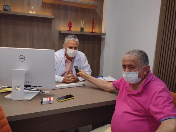 Rep&oacute;rter Amarelinho &eacute; liberado por m&eacute;dico e volta a rotina de trabalho.(Imagem:FlorianoNews)