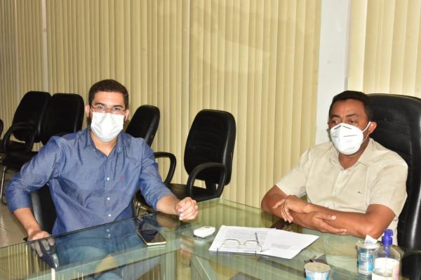 Secret&aacute;rio Bento Viana e o prefeito Joel Rodrigues(Imagem:Divulga&ccedil;&atilde;o)