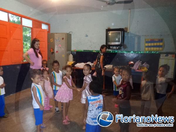 Com brincadeiras e divers&atilde;o, creches de Floriano iniciam ano letivo.(Imagem:FlorianoNews)