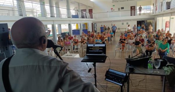 Gilvan Fontenele Canta para Elas: Uma Tarde de Música e Homenagem às Mulheres 60+