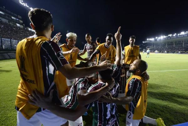 Sequência espetacular do Fluminense ofusca críticas à falta de criatividade no meio de campo