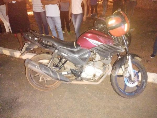 Duas jovens ficam gravemente feridas ap&oacute;s moto ser atingida por van em Picos, no Piau&iacute;.(Imagem:Divulga&ccedil;&atilde;o/PRF)