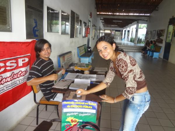 UESPI realiza vota&ccedil;&atilde;o do Plebiscito Nacional em Defesa da Educa&ccedil;&atilde;o P&uacute;blica.(Imagem:FlorianoNews)