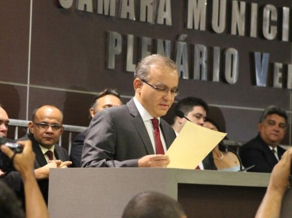 Firmino toma posse e quer ampliar arrecadação em R$ 15 milhões