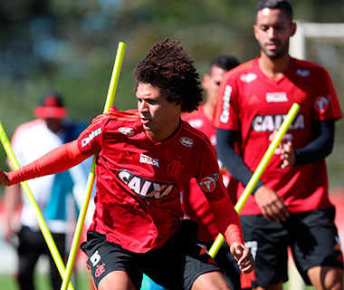 Sem poder vacilar, Flamengo recebe o Ceará no Brasileiro
