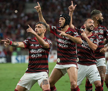 Arrascaeta brilha, e Flamengo goleia Avaí na despedida do Maracanã