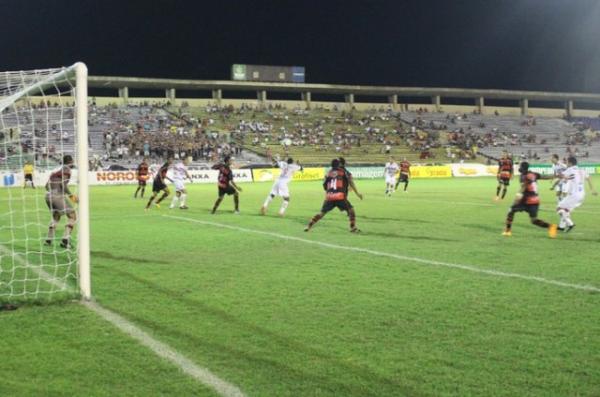 Flamengo-PI teve uma campanha irregular e conquistou apenas uma vit&oacute;ria no primeiro turno.(Imagem:Ant&ocirc;nio Fontes)