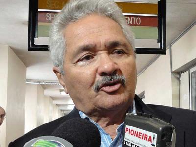 ELMANO consegue liminar e volta a ser prefeito de Teresina