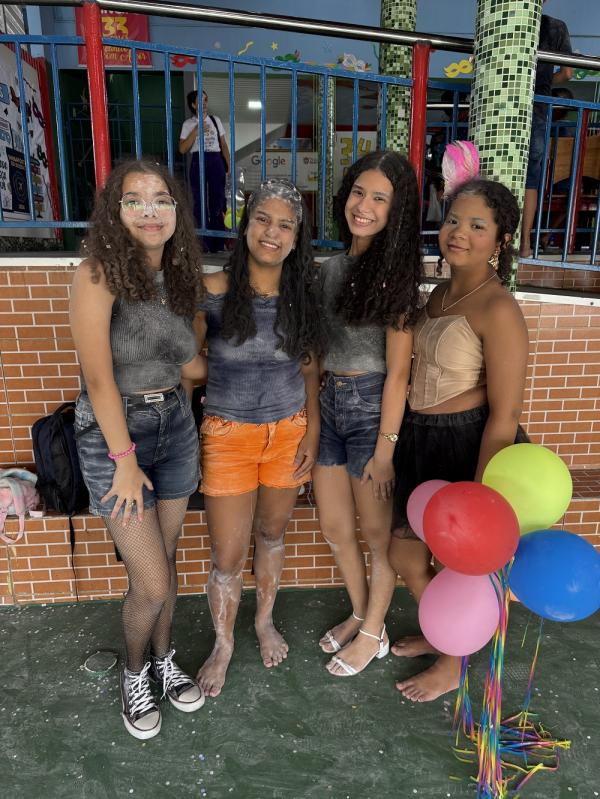 Matinê Neon leva cor, brilho e muita alegria à Escola Pequeno Príncipe em Floriano