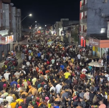 Arrastão com Tony Salles marca abertura do Carnaval 2025 em Floriano