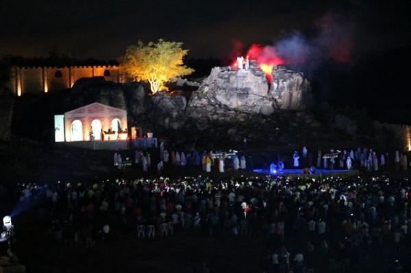 Multidão prestigia segundo dia da Paixão de Cristo em Floriano