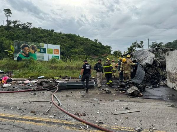 Acidente deixa ao menos 18 pessoas mortas em Minas Gerais (Imagem: Reprodu&ccedil;&atilde;o)