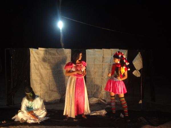 Teatro Itinerante atraiu p&uacute;blico na localidade U&iacute;ca. (Imagem:FlorianoNews)