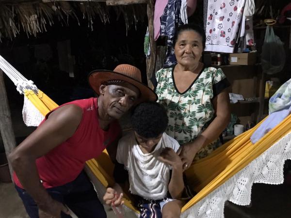 Fernanda e sua fam&iacute;lia(Imagem:FlorianoNews)