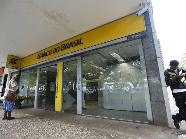 Agências bancárias voltam a ter expediente normal