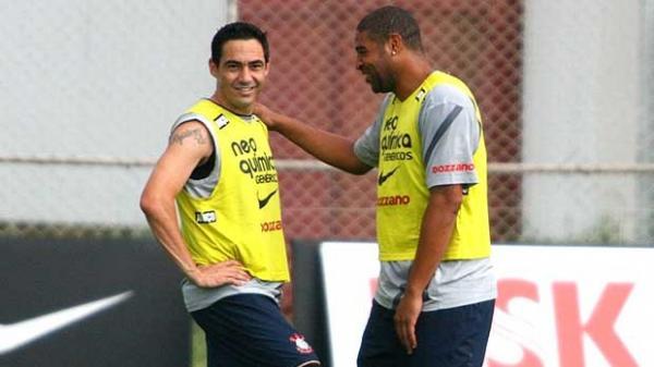 Chic&atilde;o e Adriano: garantidos na Libertadores.(Imagem:Andreson Rodrigues / Globoesporte.com)