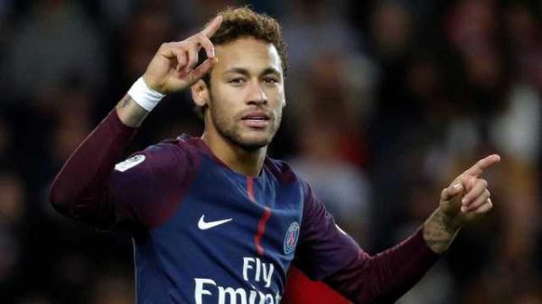 Neymar pode deixar próximo pênalti para Cavani, diz Thiago Silva
