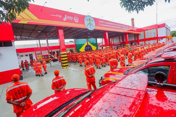 Dez bombeiros do Piauí se deslocam para o Rio Grande do Sul em auxílio às vitimas de inundações