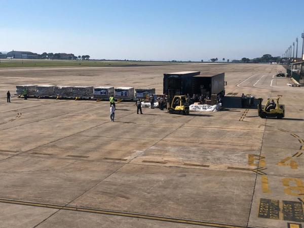 Chegam ao Brasil 100 respiradores comprados pelo Piauí para combate à Covid-19