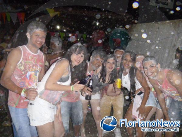 Bloco Os Papeleiros abre o carnaval de Bar&atilde;o de Graja&uacute; com o tradicional Z&eacute; Pereira. (Imagem:FlorianoNews)