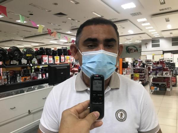 F. Costa, gerente do Para&iacute;ba em Floriano.(Imagem:FlorianoNews)