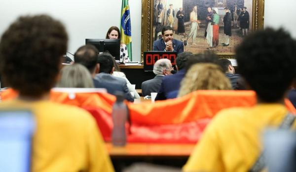 Comissão da Câmara aprova projeto que proíbe casamento homoafetivo