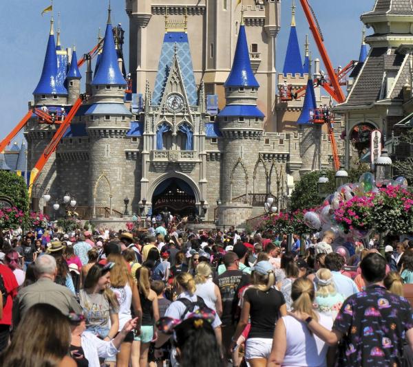 Disney anuncia que parques na Flórida devem reabrir em julho