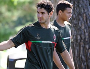 Pato recusa transferência para a França: 'O Milan é a minha casa'