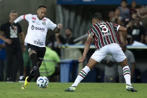 Neymar em a&ccedil;&atilde;o pelo Santos contra o Fluminense.(Imagem:Jorge Rodrigues/AGIF)