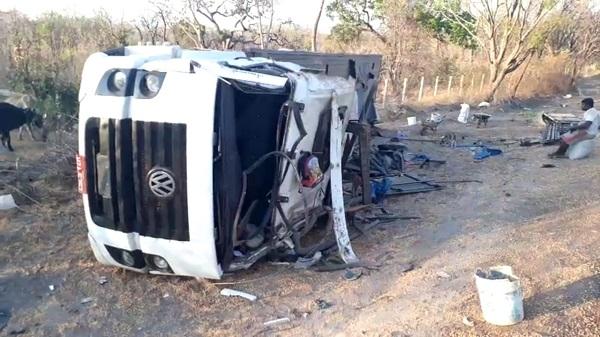 Carreta tomba na zona rural de Floriano(Imagem:Divulga&ccedil;&atilde;o)