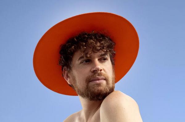 Perdido faz "Carnaval" com Teago Oliveira em álbum que traz Tiê em canção pop