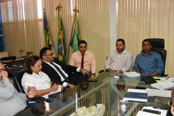 SINTE se re&uacute;ne com gestor municipal para debater pagamento de piso salarial.(Imagem:SECOM)