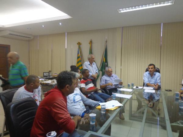 Moto-taxistas realizam protesto com buzina&ccedil;o em Floriano.(Imagem:FlorianoNews)