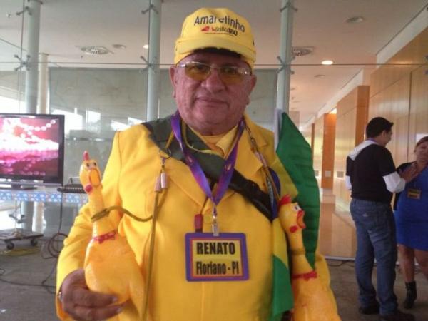 Rep&oacute;rter Amarelinho chega ao est&uacute;dio da Rede Globo(Imagem:FlorianoNews)