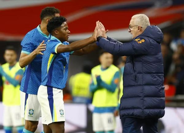 Dorival repete feito de Zagallo e Telê, vibra com vitória em estreia na Seleção e exalta Endrick