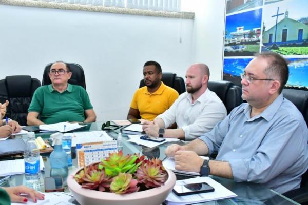 Prefeitura de Floriano discute projetos para melhoria da gestão de Resíduos Sólidos