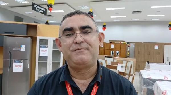 Gerente do Armazém Paraíba de Floriano celebra sucesso do último sorteio da campanha de aniversário