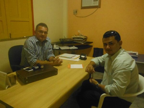 Secretario Municipal de Sa&uacute;de, Dr. Conegundes Pereira da Silva Filho (a esquerda)(Imagem:FlorianoNews)