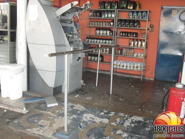 Acusados n&atilde;o conseguiram atingir o cofre.(Imagem:180graus)