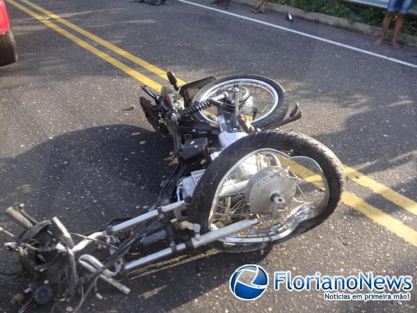 Grave acidente entre moto e carro deixa v&iacute;tima fatal na PI-140.(Imagem:FlorianoNews)